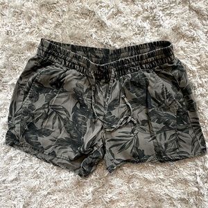 Old Navy Leaf Printed Drawstring Shorts  |  Size Medium